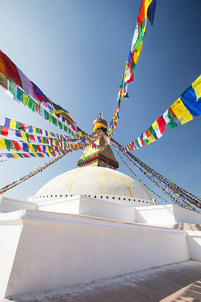 mnich temple - flag of tibet zdjęcia i obrazy z banku zdjęć