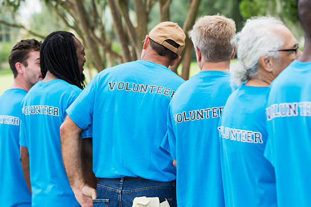 istock Group of men volunteering in a park 530653137