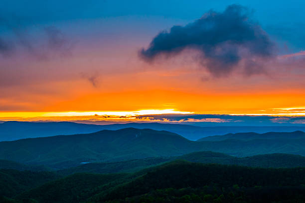 istock Colorful spring sunset over the Blue Ridge Mountains, seen from 530661785