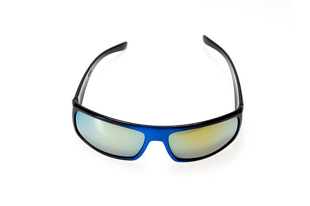 istock Sunglasses eyewear reflect in the mirror 530663105