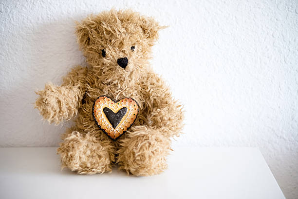 istock Little teddy bear sit down with heart cookie 530663223