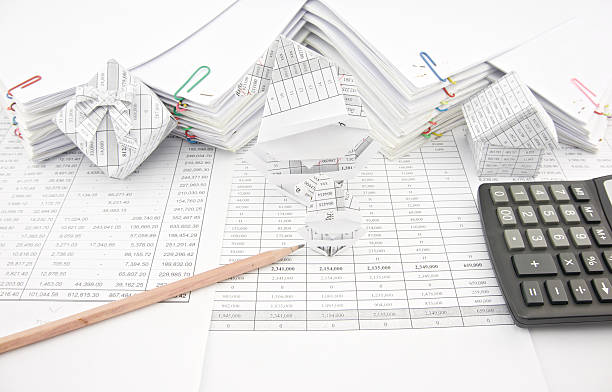 istock Santa Claus with pencil and calculator 530667065