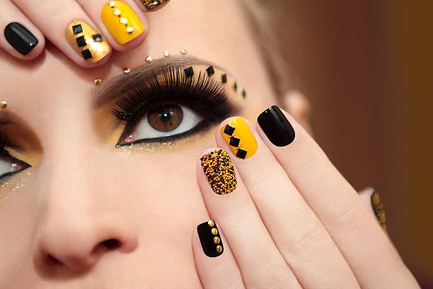 caviar de manicura. - glitter make up eyelash human face fotografías e imágenes de stock