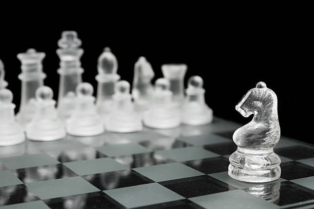 lone wojownik - imbalance chess fighting conflict zdjęcia i obrazy z banku zdjęć