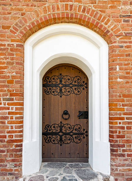istock Old historic decorated doors 530716559