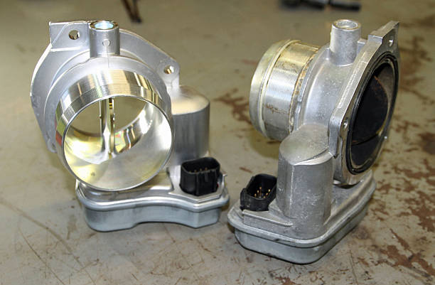 istock Intake throttle valve, throtttle body, new and old 530717175