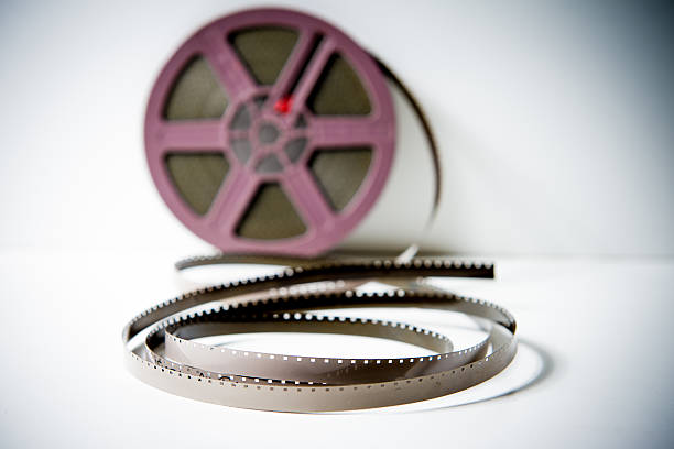 8 mm super8 film-detail mit out of focus hintergrund reel - 80ies stock-fotos und bilder