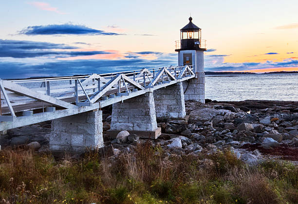 lighthouse - pemaquid peninsula sea maine coastline stock-fotos und bilder