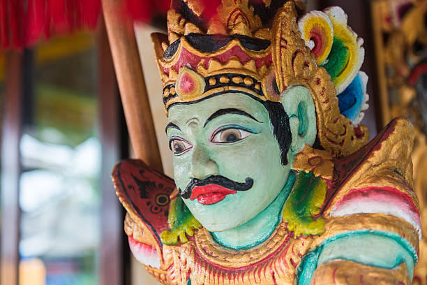 blue hindu rysunek w tanah los bali, indonezja - tanah lot close up bali indonesia zdjęcia i obrazy z banku zdjęć