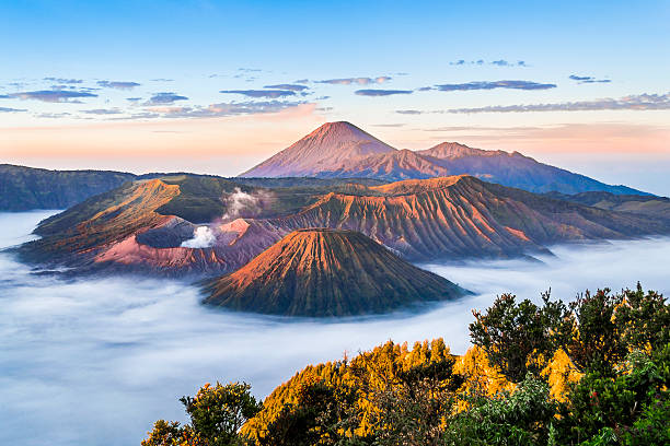 Mount Bromo Sunrise at Mount Bromo in Java island, Indonesia bromo tengger semeru national park stock pictures, royalty-free photos & images