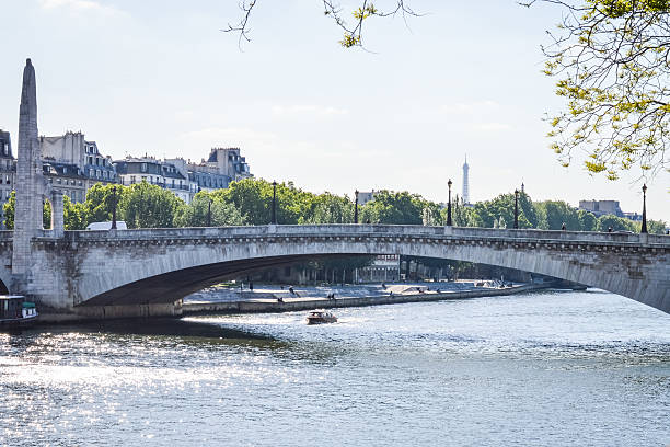 pont de la tournelle, париж, франция - pont de la tournelle стоковые фото и изображения