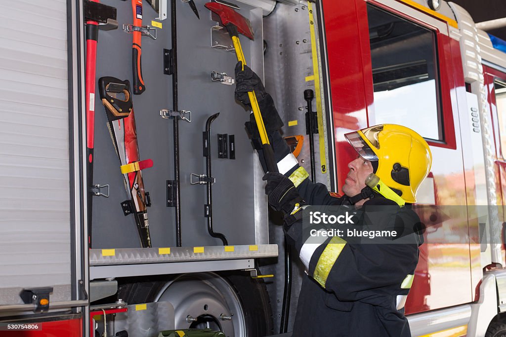 Fireman'sur service - Photo de Accident et désastre libre de droits