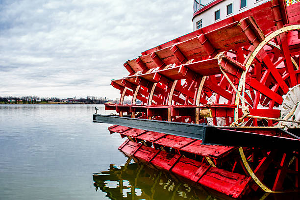 schaufelraddampfer - dampfschiff stock-fotos und bilder