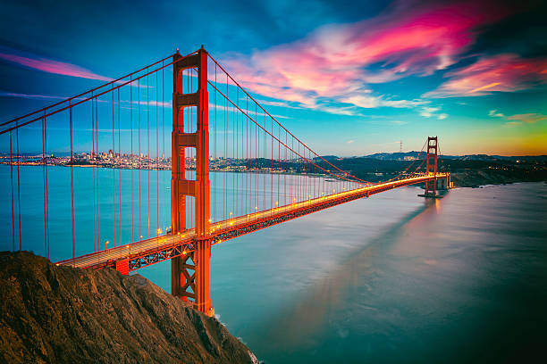 san francisco con il golden gate bridge - golden gate bridge san francisco county bridge city foto e immagini stock