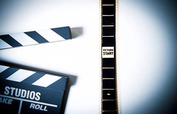 35 mm film reel con testa di "start" immagine e clapper - projectionist foto e immagini stock