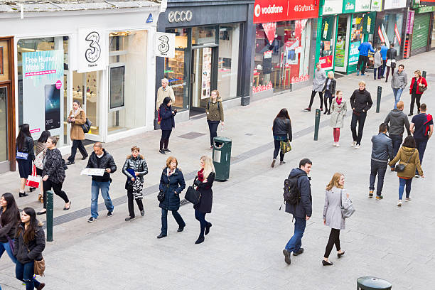 people walking on the grafton street, dublin - crowd store europe city street imagens e fotografias de stock