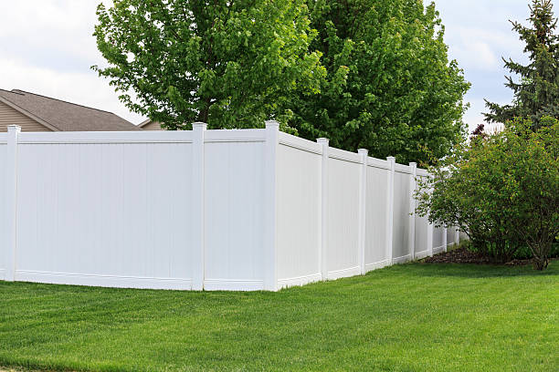 istock White vinyl fence 530762440