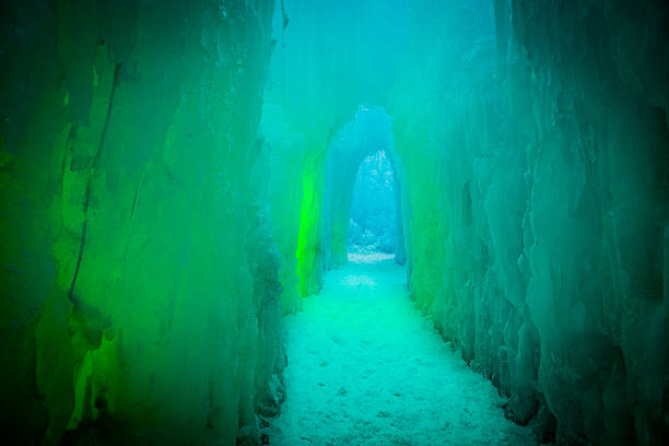 Verde caverna de gelo - foto de acervo
