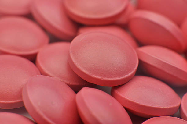 istock Scattering of pink tablets 530777993