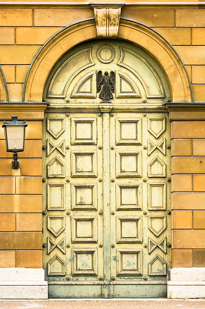 istock old wooden door 530801055