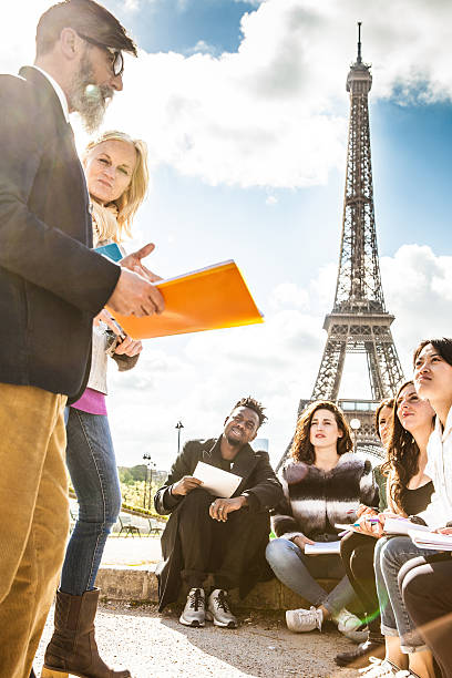 istock Students on travel in Paris - Tour Eiffel Outdoor lesson 530806668
