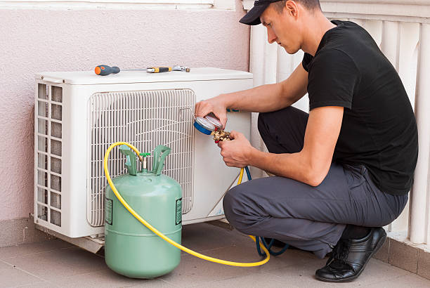 freon air conditioner refill master of repair air conditioners at work coolant stock pictures, royalty-free photos & images