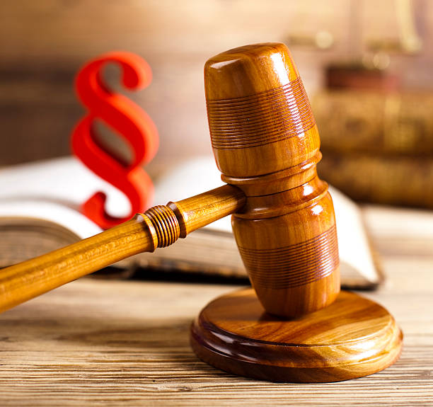 istock Paragraph sign and law book 530809033