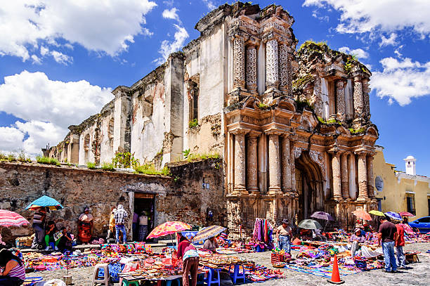 el кармен руины, антигуа, гватемала - антигуа стоковые фото и изображения