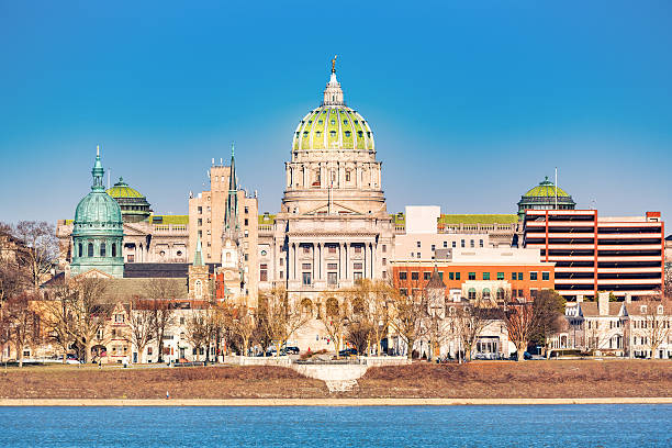 Harrisburg capitol building Harrisburg capitol building viewed from across Susquehanna river. Harrisburg is the state capital of Pennsylvania harrisburg pennsylvania photos stock pictures, royalty-free photos & images