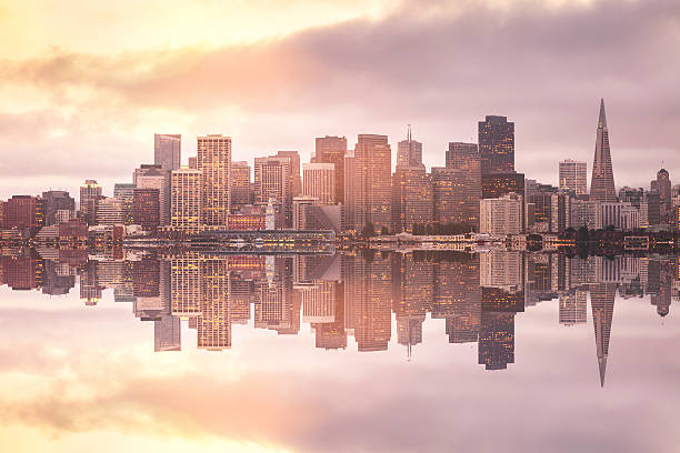 crepúsculo en san francisco - san francisco county skyline panoramic night fotografías e imágenes de stock