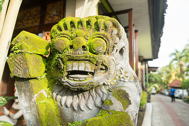 bali indonezja hindu rysunek w tanah los - tanah lot close up bali indonesia zdjęcia i obrazy z banku zdjęć