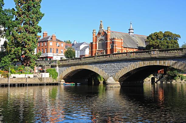 ponte sul fiume avon, evesham. - vale of evesham foto e immagini stock