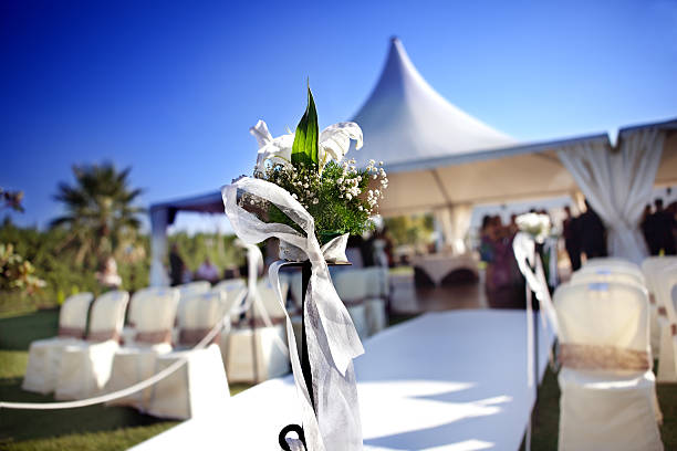 cerimónia de outdoor - bouquet wedding bride single flower imagens e fotografias de stock