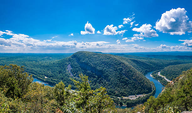 Delaware Water Gap Delaware Water Gap as seen from Mt. Tammany, New Jersey side delaware us state photos stock pictures, royalty-free photos & images