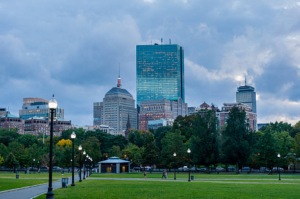 parque boston common - boston common fotografías e imágenes de stock