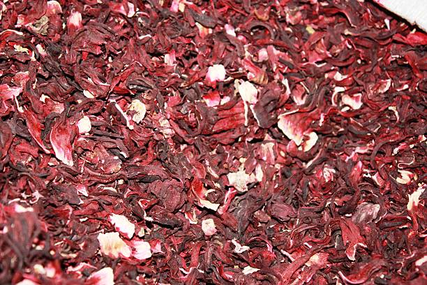 tee blätter und hibiskus blumen im souk - tea island stock-fotos und bilder