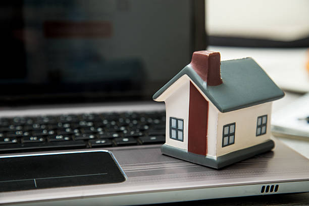 istock On-line realestate shopping 530937664