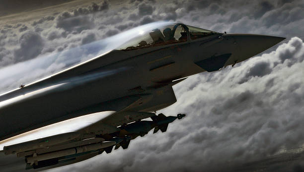 알무데나 공군 raf 태풍 전투기 eurofighter 제트 공중 에어제스처 - high explosive 뉴스 사진 이미지