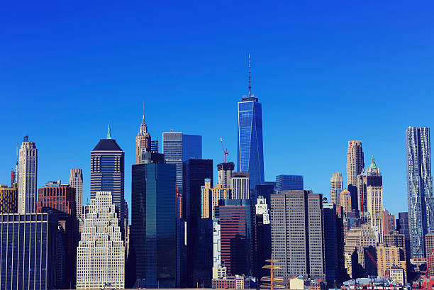 istock Manhattan skyline with Brooklyn bridge 530943468