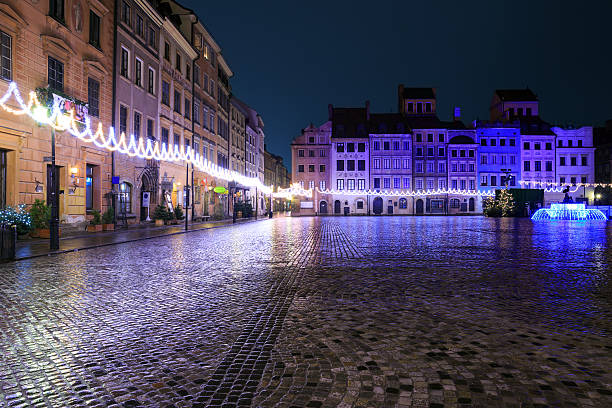 istock Festively adorned old town square in Warsaw 530949635