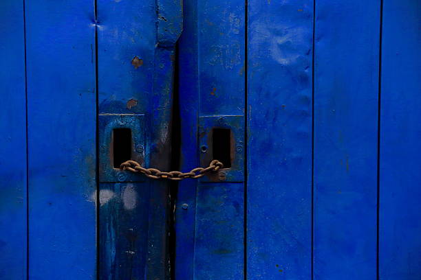 istock Blue door-Luganville 530951105