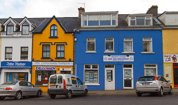 istock Colorful Shops in Clifden, Ireland 530952589