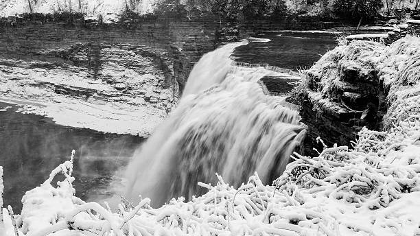 istock The Middle Falls at Letchworth State Park 530962763