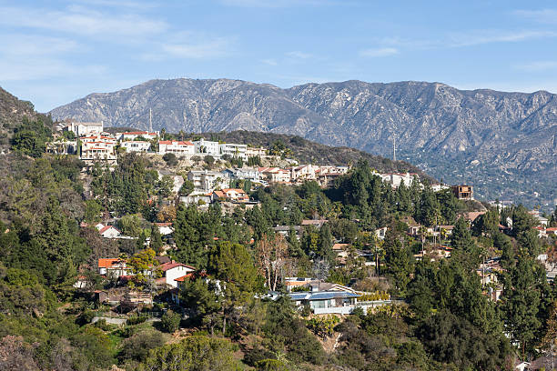 istock Southern California Hillside Homes 530971097