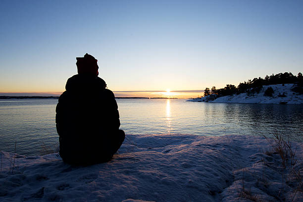 瞑想冬の風景 - winter women zen like photography ストックフォトと画像
