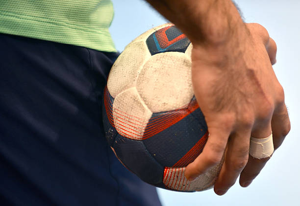 핸드볼-handballplayer - 핸드볼 반칙 뉴스 사진 이미지