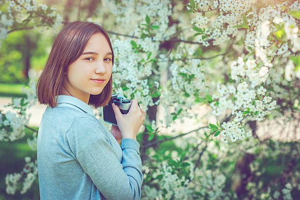 연두빛 시간 - portrait adults apple tree cherry tree 뉴스 사진 이미지