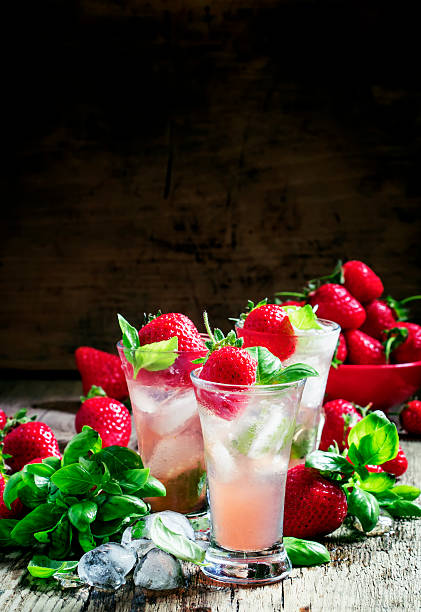 istock Alcoholic cocktail feeling with strawberry 531003178