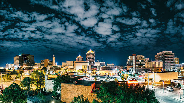 panorama de albuquerque horizonte à noite - new mexico - fotografias e filmes do acervo