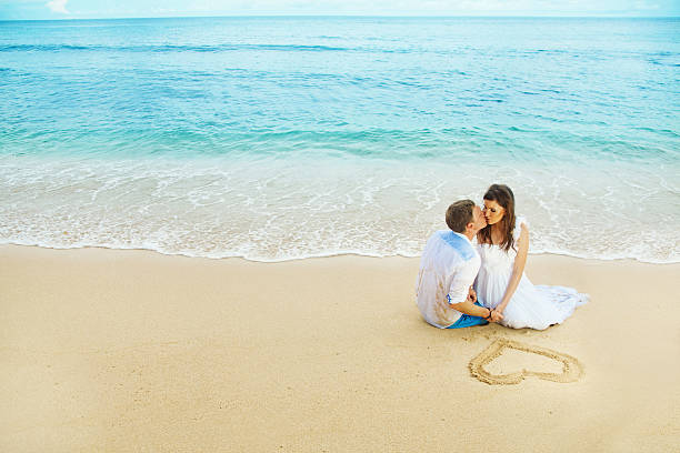 Bride and groom drawing heart on the beach Bali malay couple full body stock pictures, royalty-free photos & images
